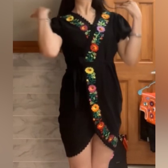 YZXDORWJ WIMENS MEXICAN FLORAL EMBROIDERED WRAP DRESS - Picture 8 of 14